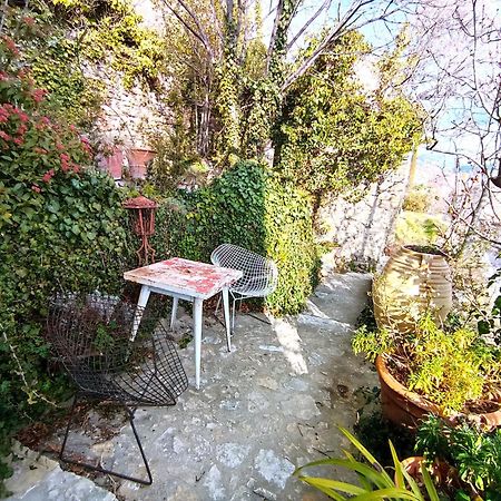 Bed and Breakfast La Fontaine Bargème Zimmer foto